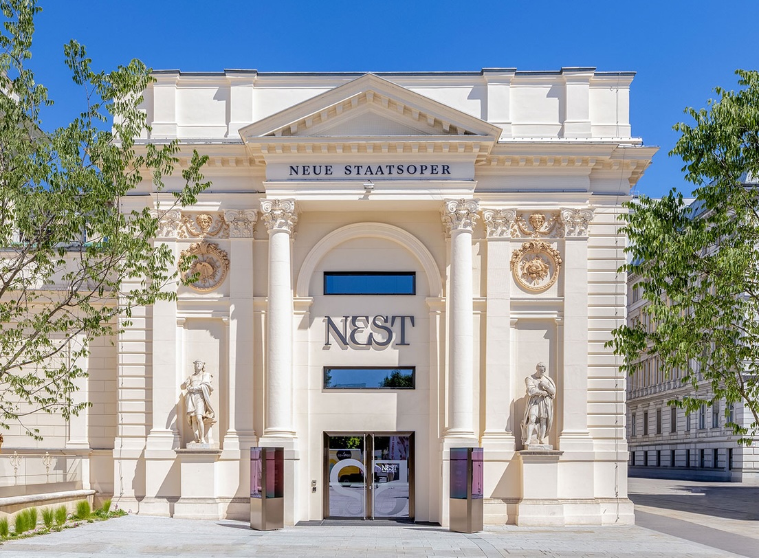 Libretto42 Supertitles at NEST – Neue Staatsoper im Künstlerhaus